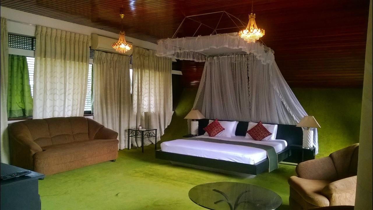 Nilani Hotel Ratnapura Ngoại thất bức ảnh