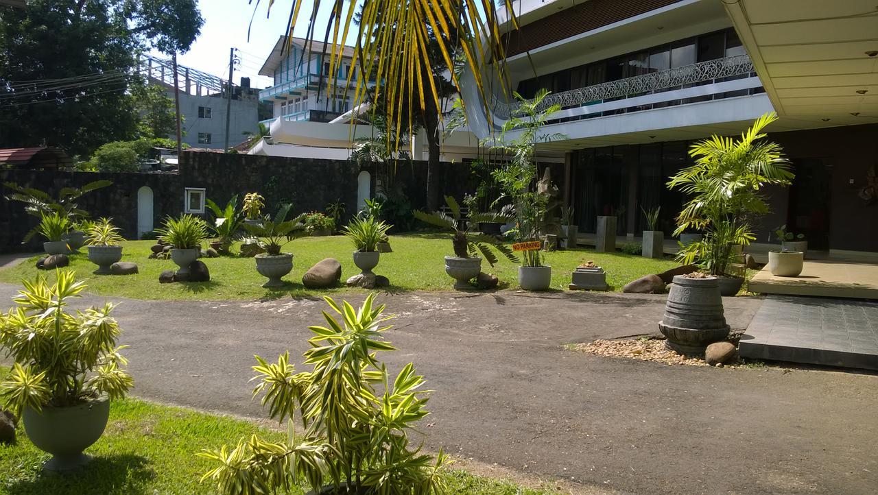 Nilani Hotel Ratnapura Ngoại thất bức ảnh