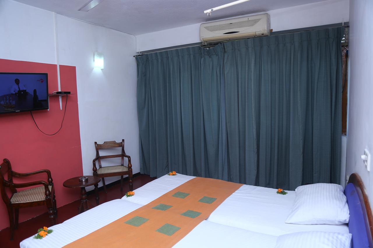 Nilani Hotel Ratnapura Ngoại thất bức ảnh