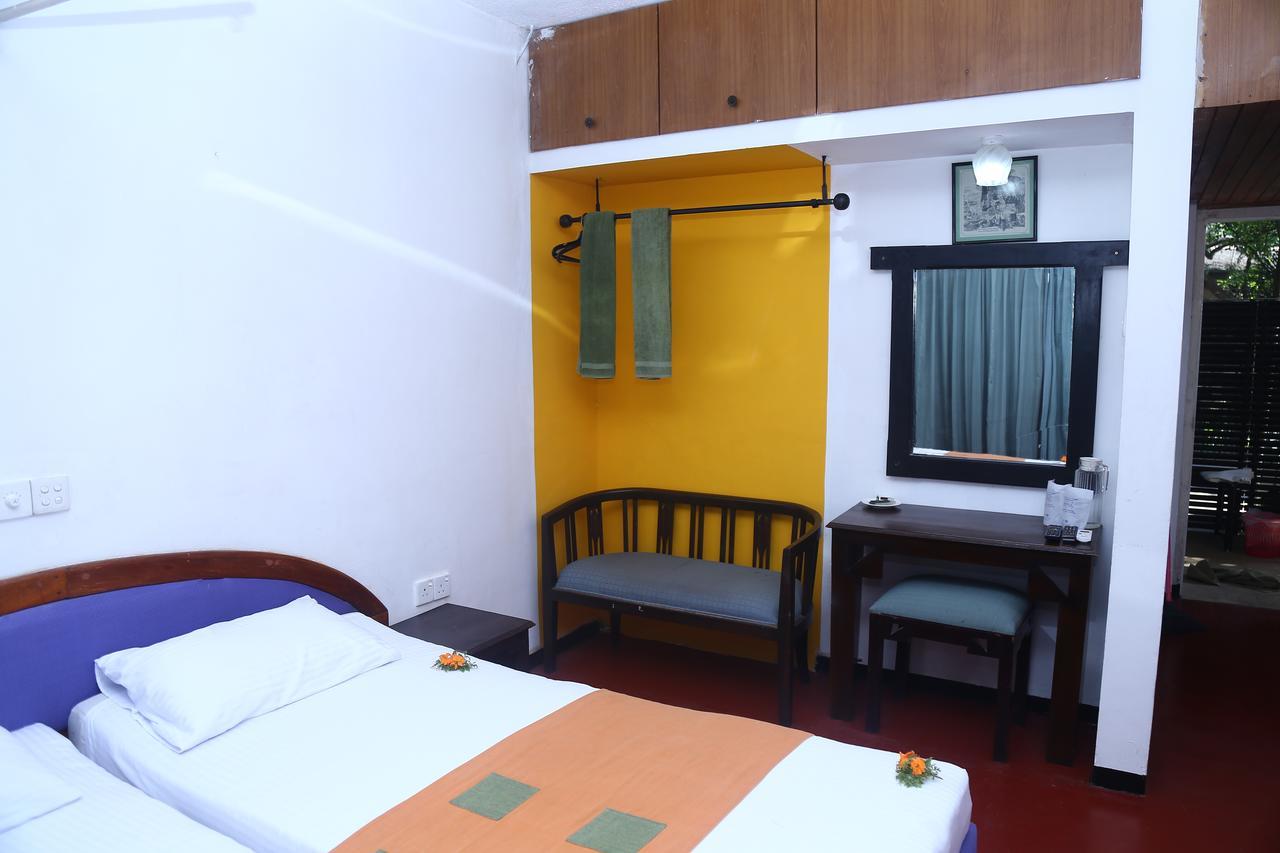 Nilani Hotel Ratnapura Ngoại thất bức ảnh