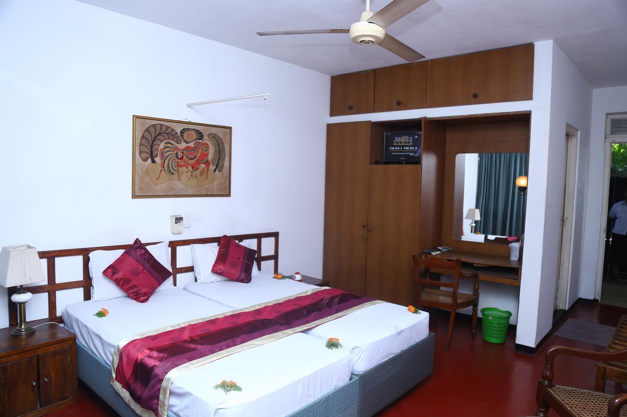 Nilani Hotel Ratnapura Ngoại thất bức ảnh